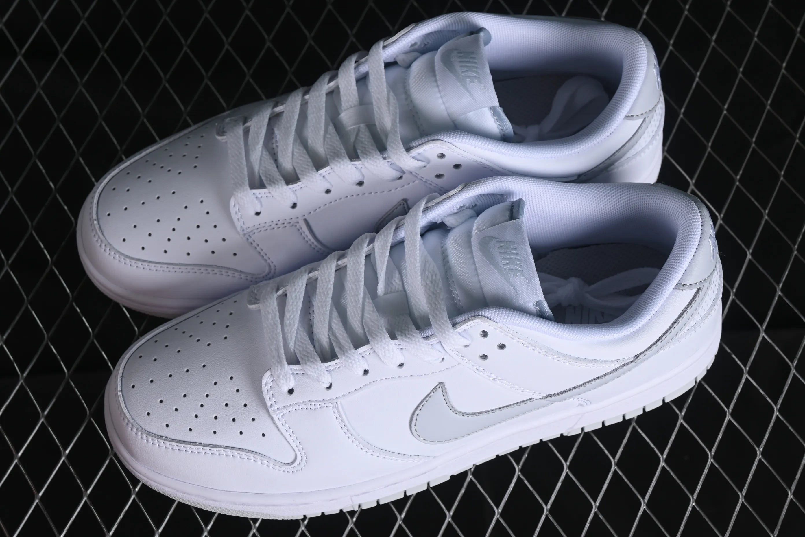 All Categories Nk SB Dunk Series Nk SB Dunk Low Low-top sneakers Nk SB Dunk Low All-white color Low-top casual sports skateboard shoes DV0831-101